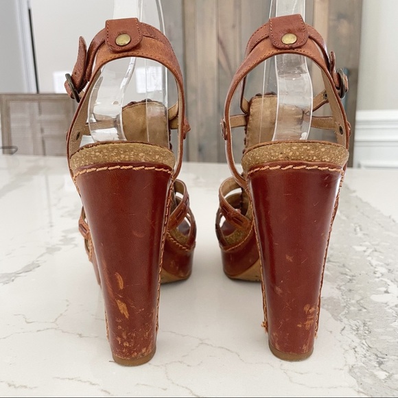 Frye Grace T Strap Leather Heeled Sandals - Picture 11 of 13